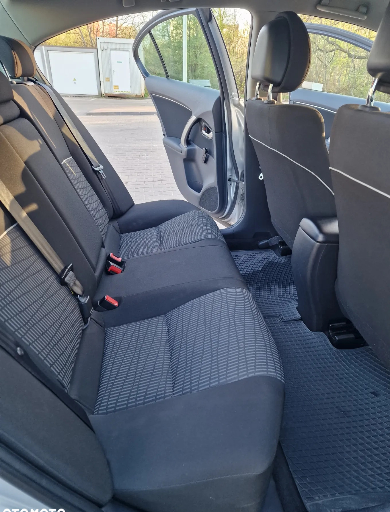 Toyota Avensis cena 42000 przebieg: 164600, rok produkcji 2013 z Warszawa małe 254